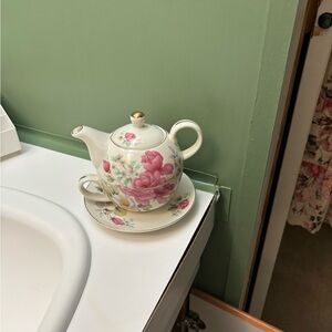 Floral Porcelain Tea-for-One Set in Pink